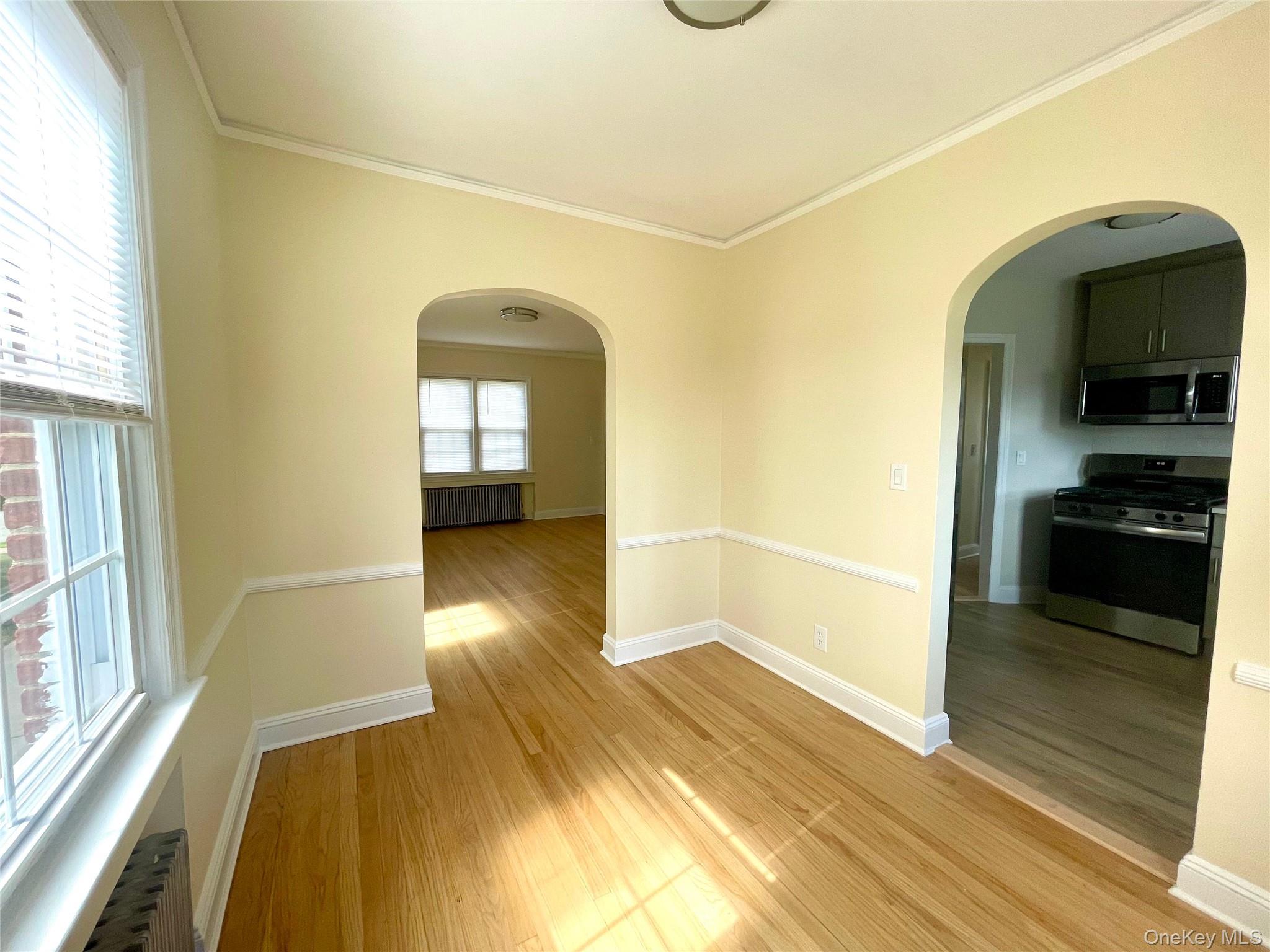 24 Tulip Lane, New Hyde Park, NY 11040