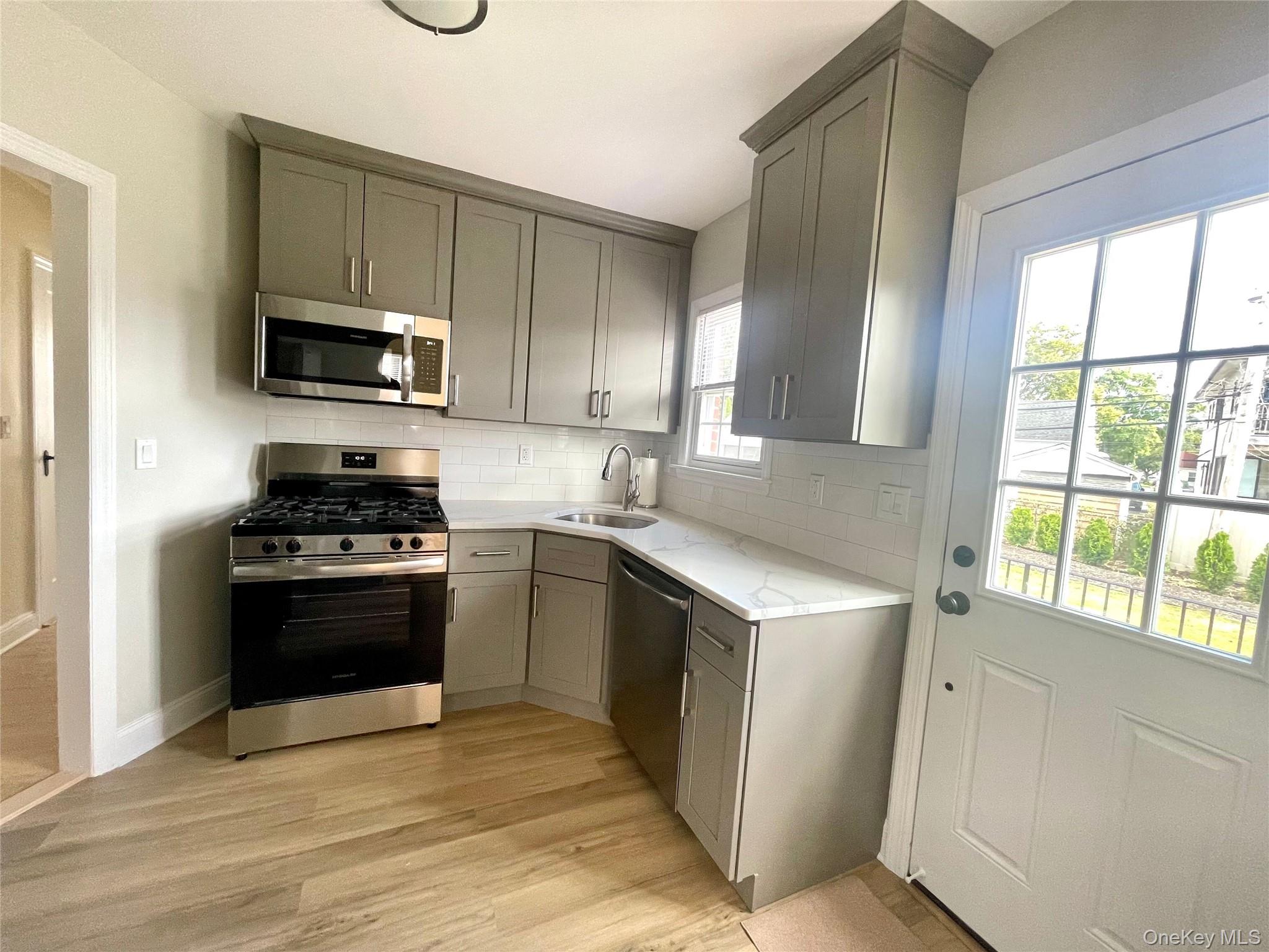 24 Tulip Lane, New Hyde Park, NY 11040