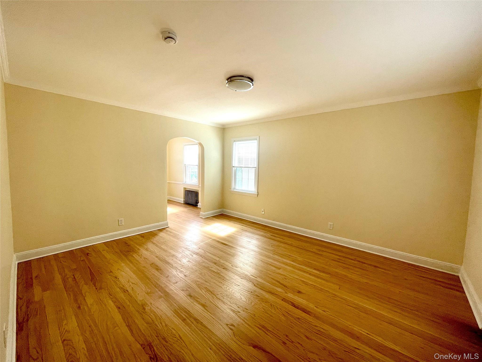 24 Tulip Lane, New Hyde Park, NY 11040