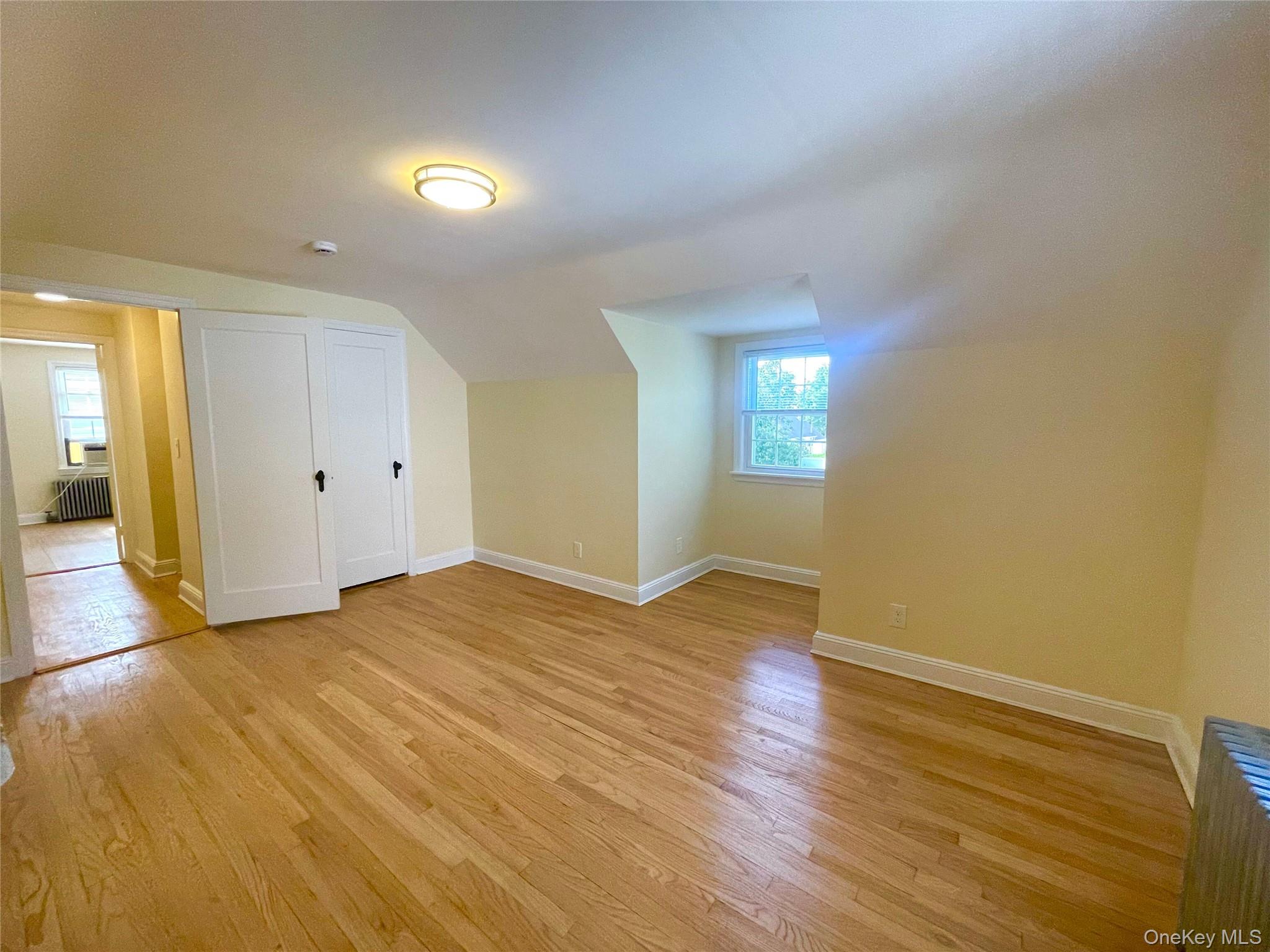 24 Tulip Lane, New Hyde Park, NY 11040