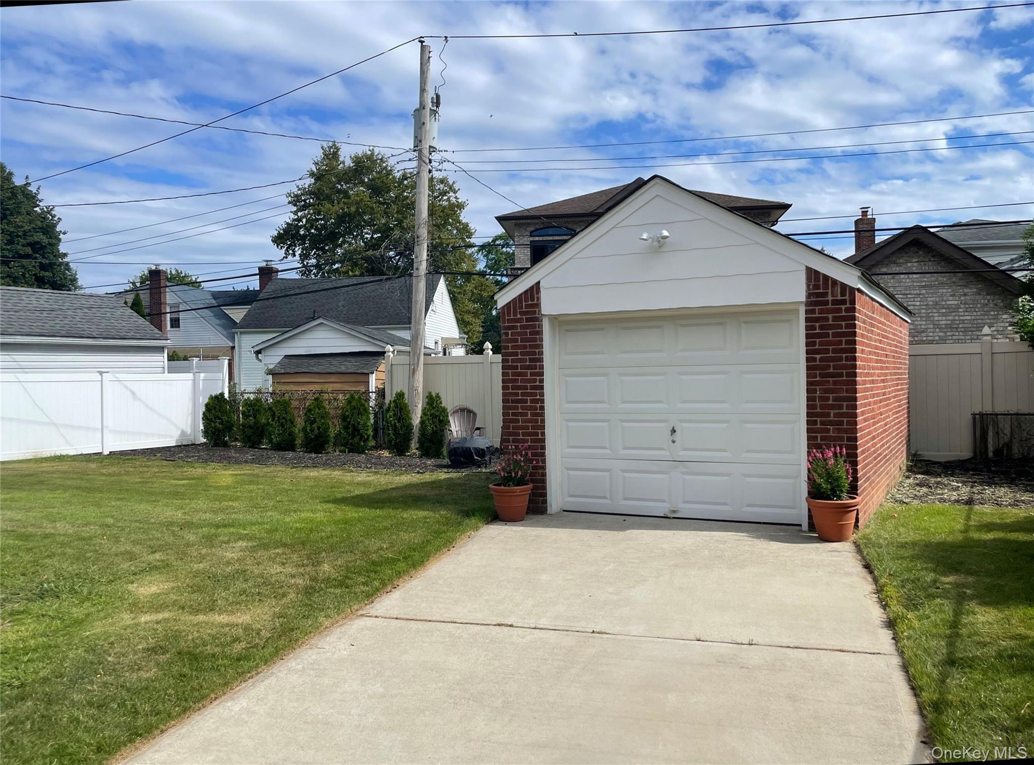 24 Tulip Lane, New Hyde Park, NY 11040