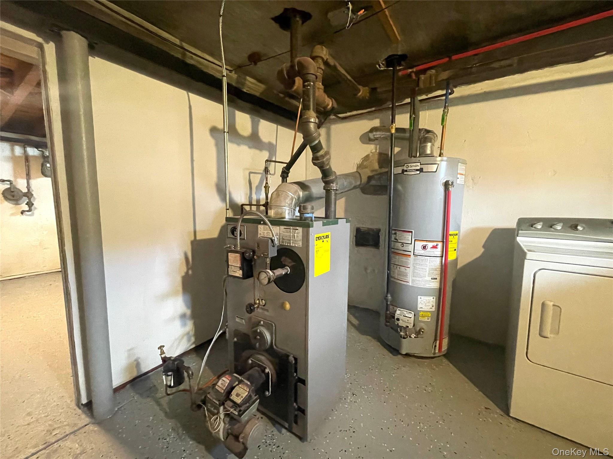 24 Tulip Lane, New Hyde Park, NY 11040