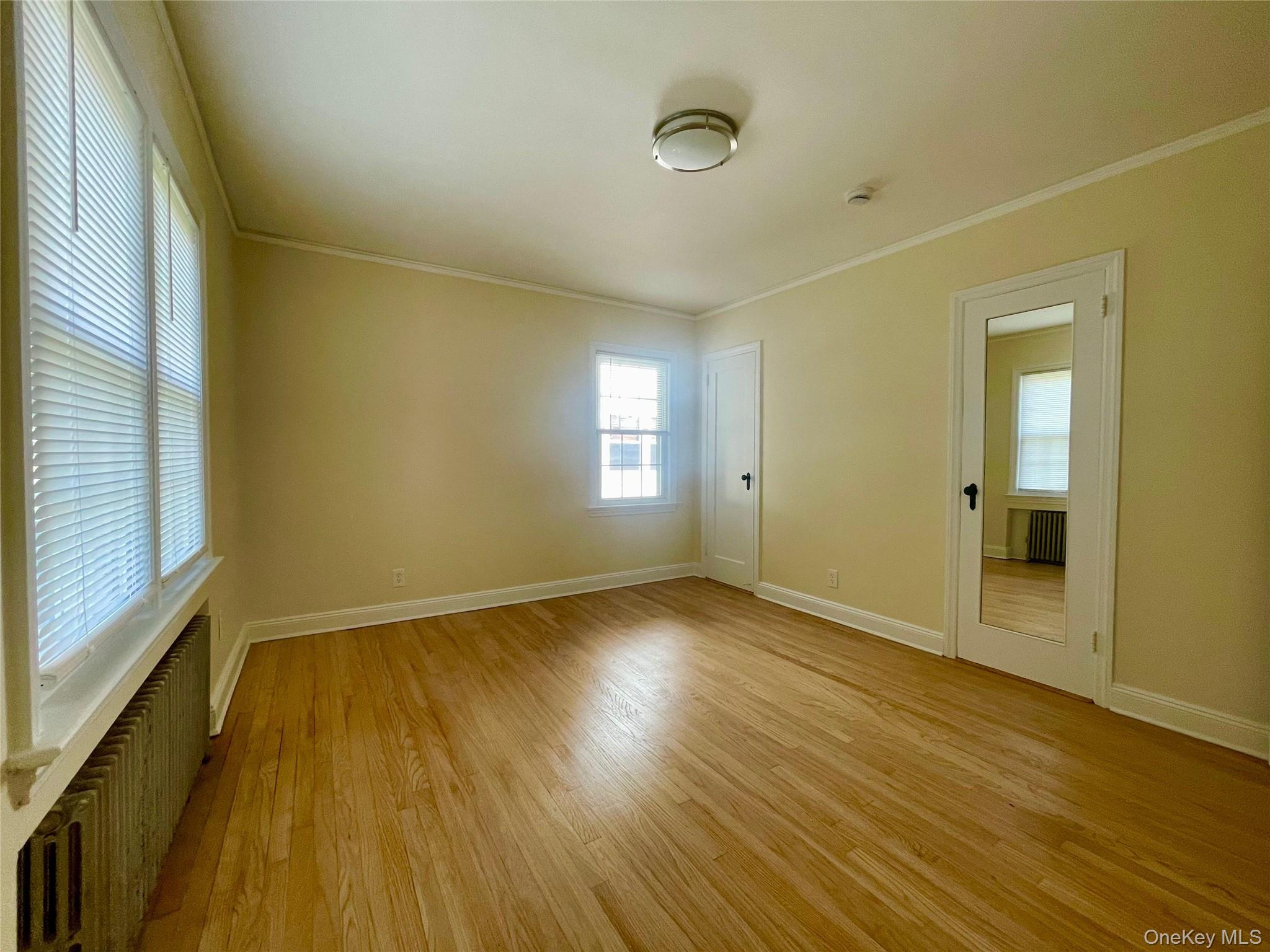 24 Tulip Lane, New Hyde Park, NY 11040