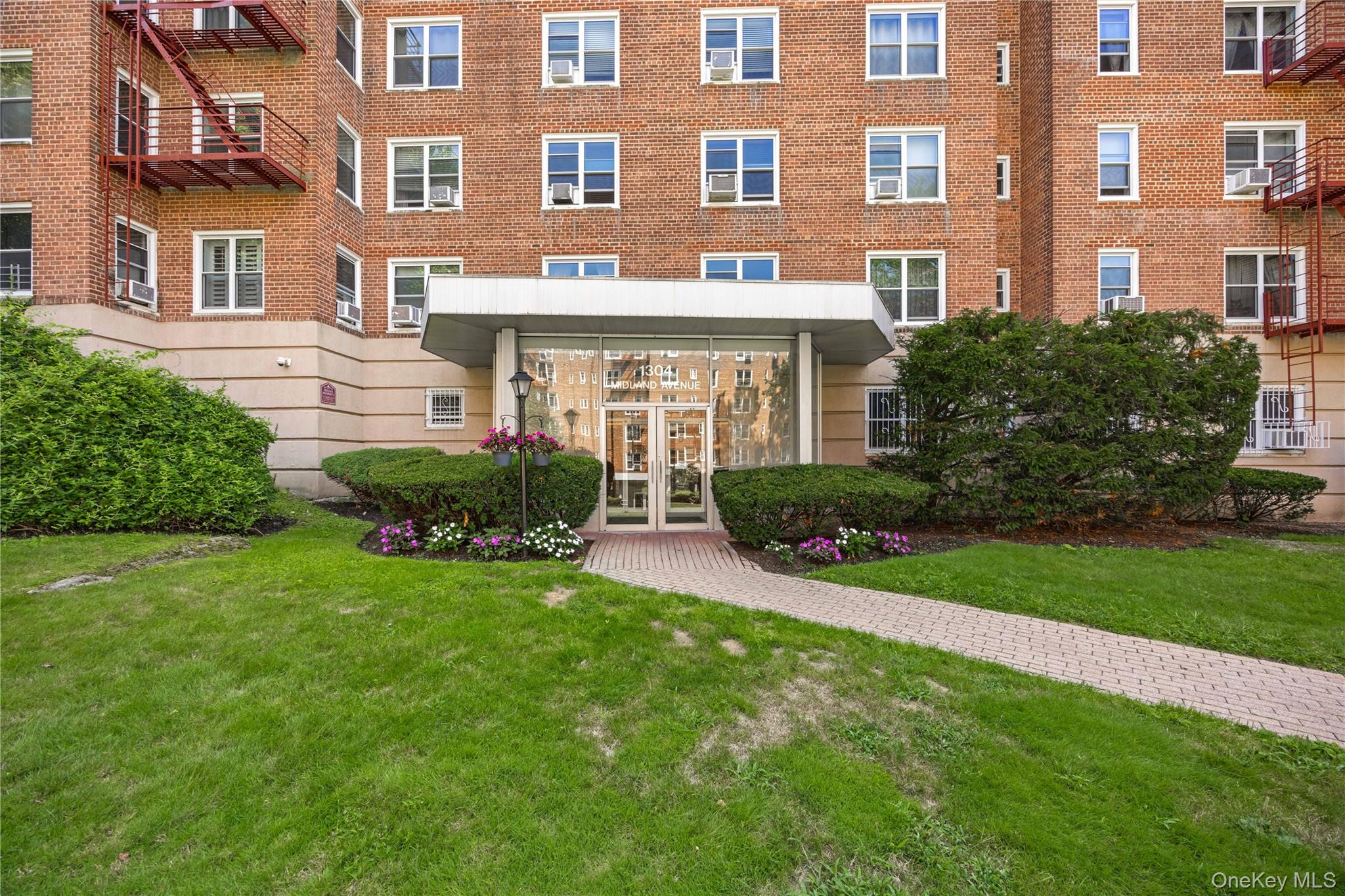 1304 Midland Avenue # C20, Yonkers, NY 10704