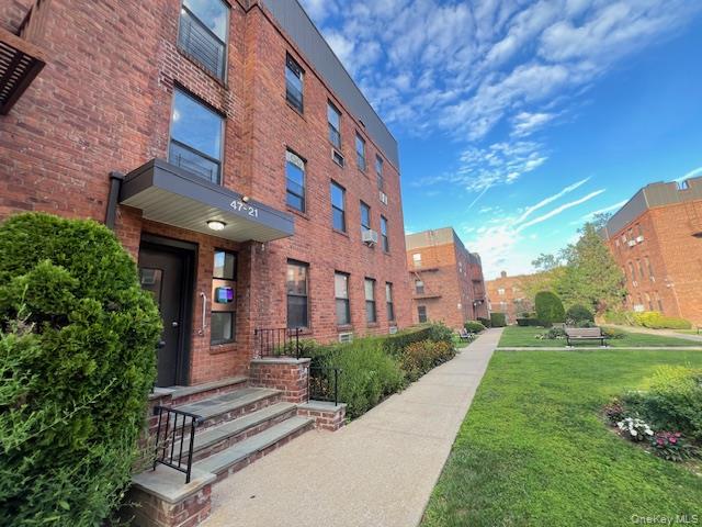 47-21 215 # 1C, Bayside, NY 11364