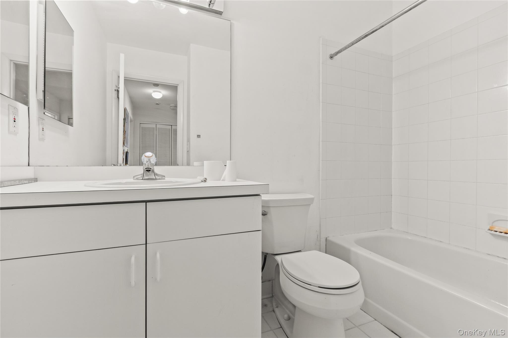 18 Lakeside Lane, Bay Shore, NY 11706