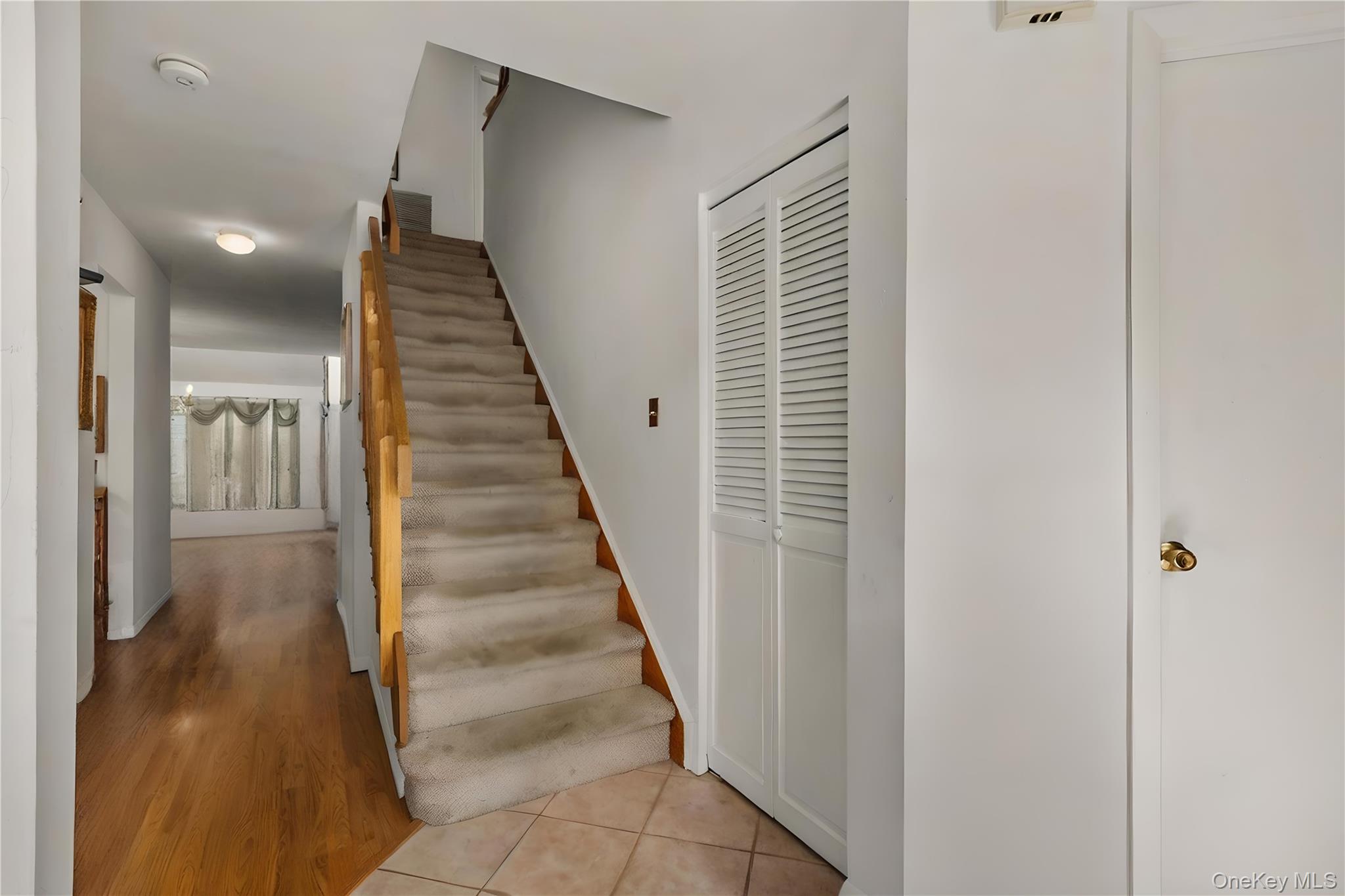 18 Lakeside Lane, Bay Shore, NY 11706