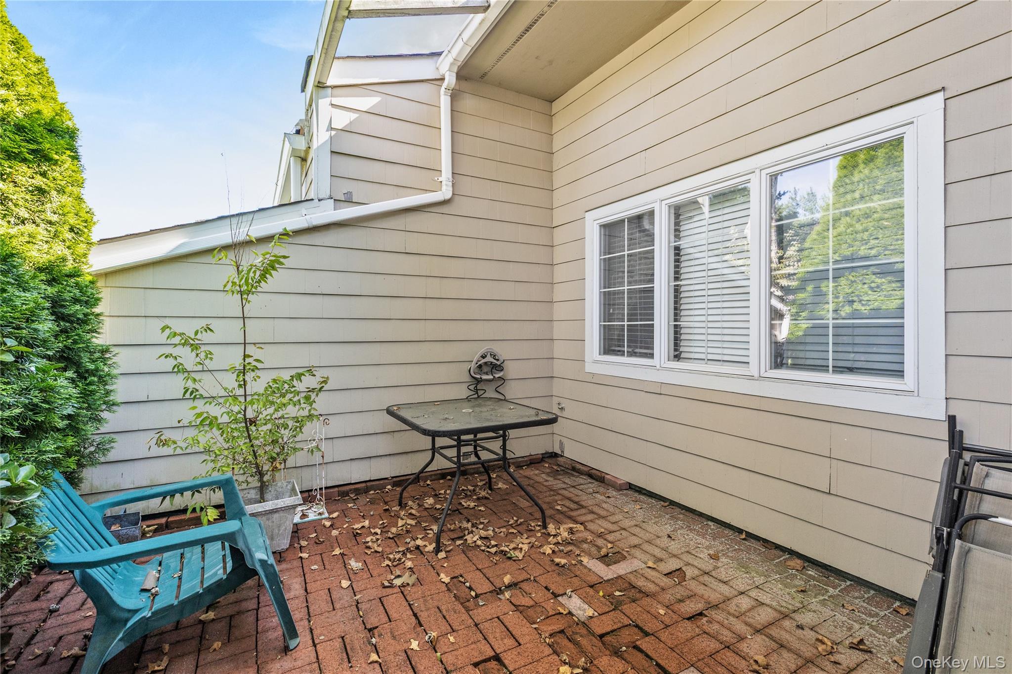 18 Lakeside Lane, Bay Shore, NY 11706