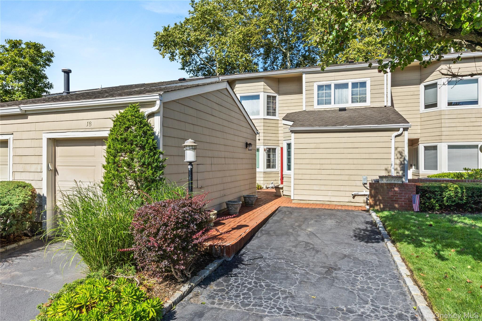 18 Lakeside Lane, Bay Shore, NY 11706