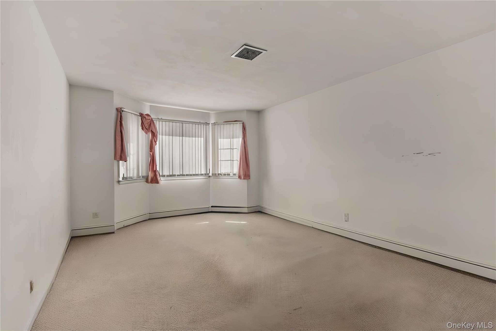 18 Lakeside Lane, Bay Shore, NY 11706