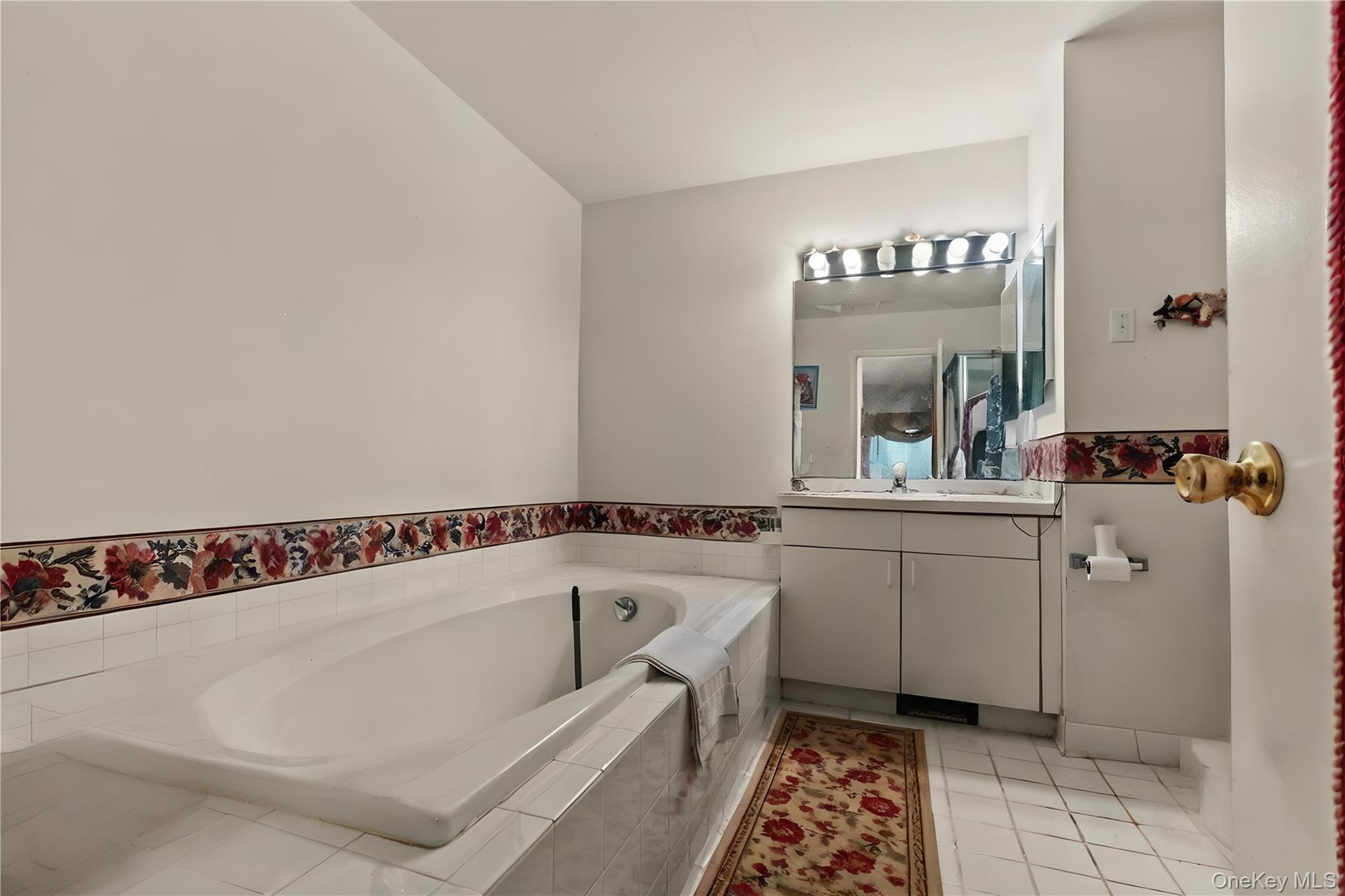 18 Lakeside Lane, Bay Shore, NY 11706