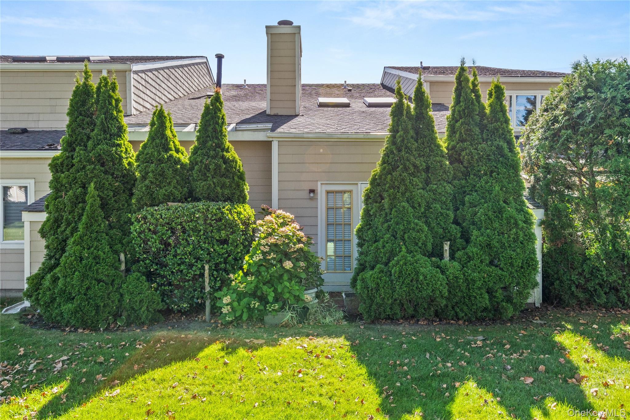 18 Lakeside Lane, Bay Shore, NY 11706