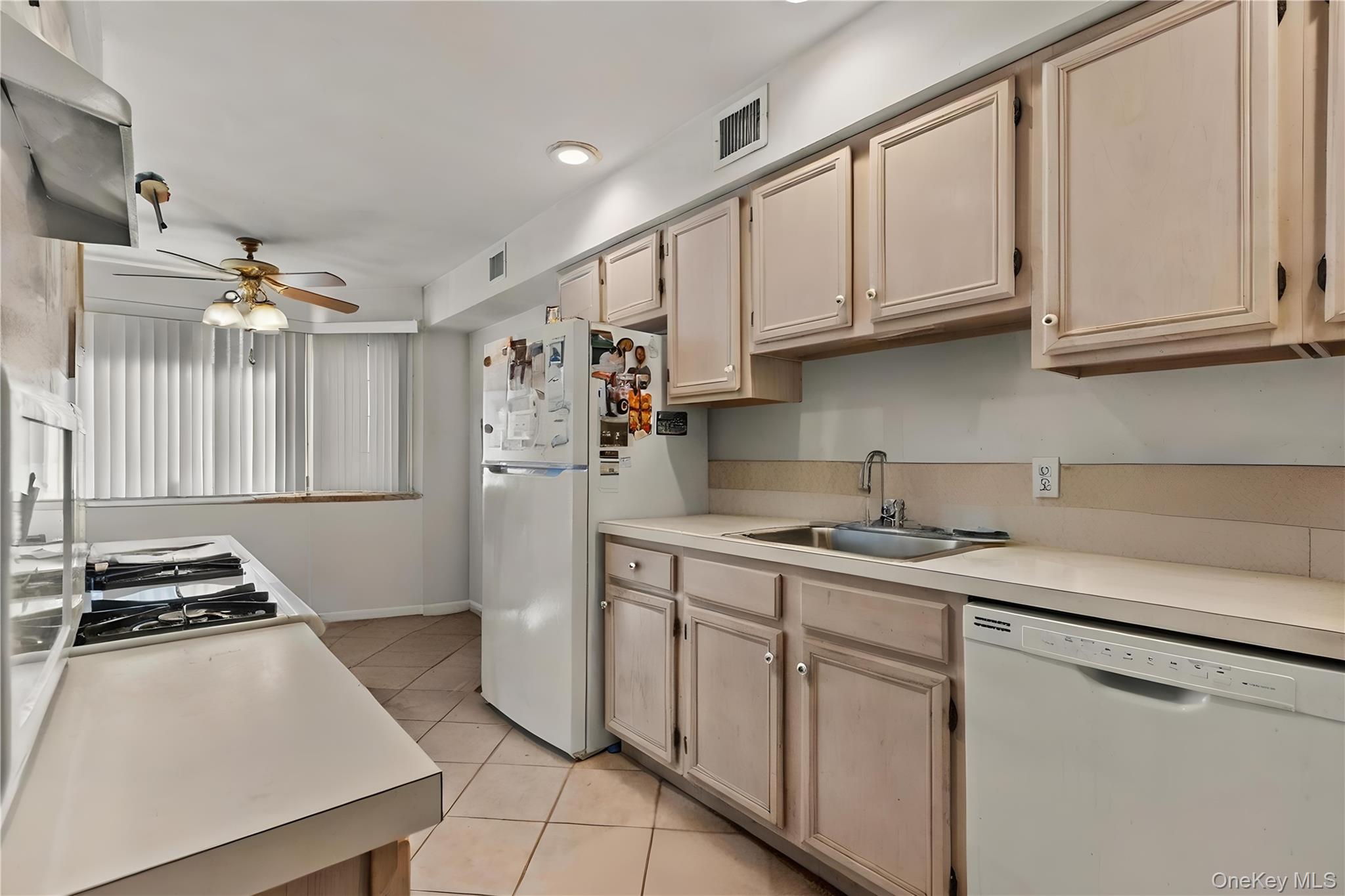 18 Lakeside Lane, Bay Shore, NY 11706