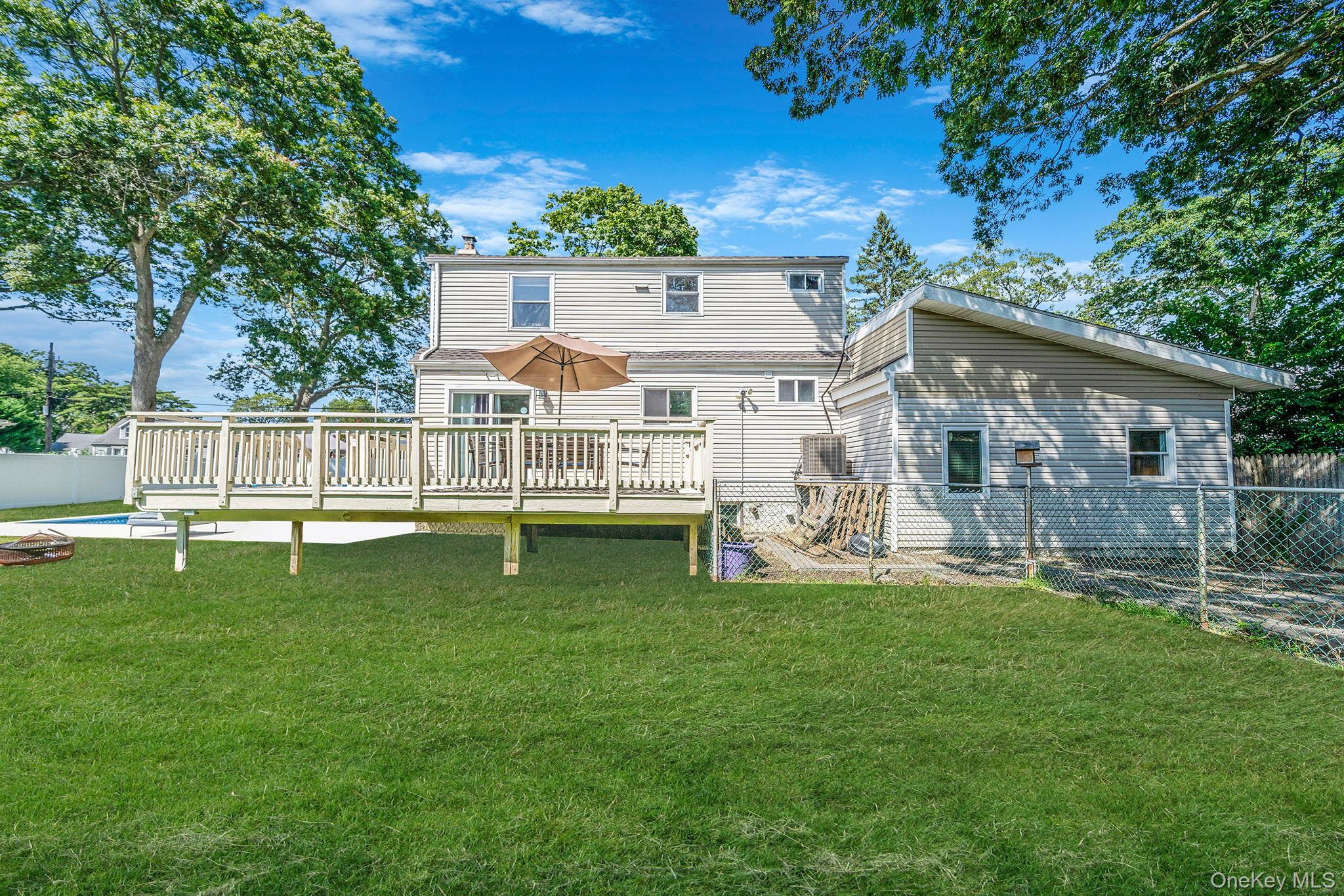 10 Roy Avenue, West Islip, NY 11795