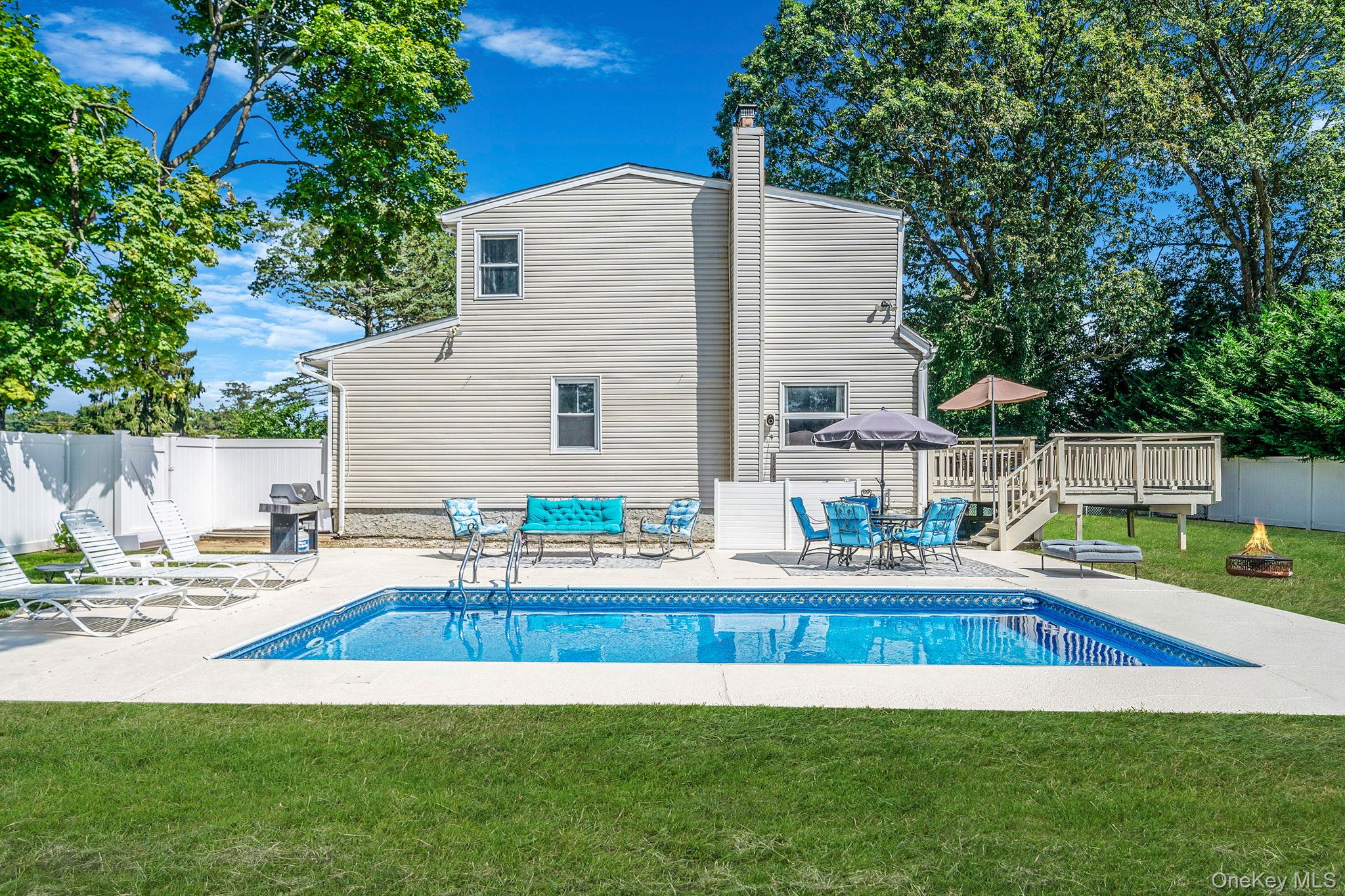 10 Roy Avenue, West Islip, NY 11795