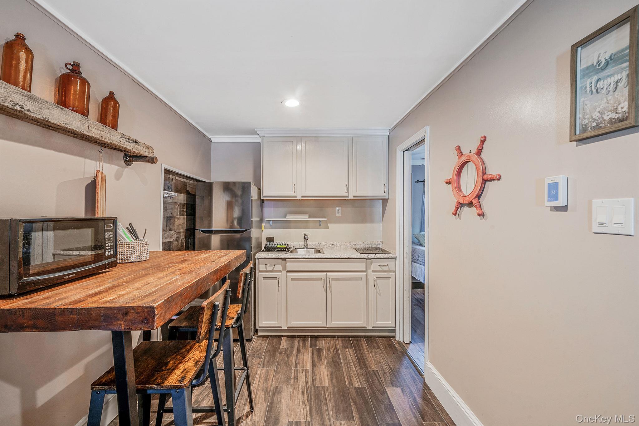 10 Roy Avenue, West Islip, NY 11795