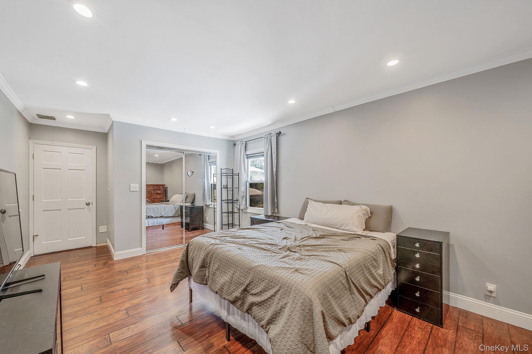 10 Roy Avenue, West Islip, NY 11795