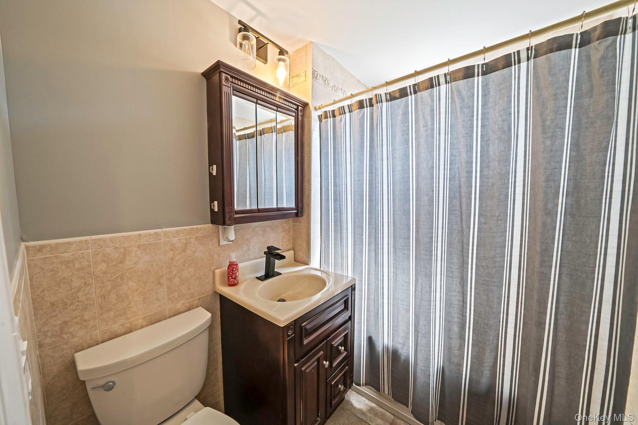 10 Roy Avenue, West Islip, NY 11795