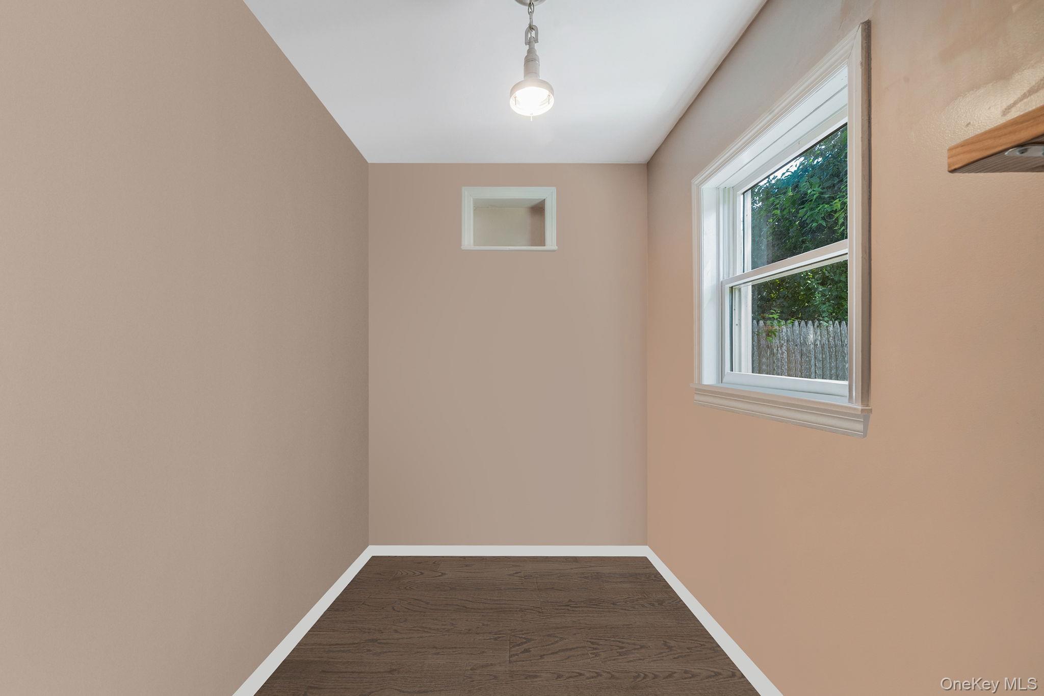 10 Roy Avenue, West Islip, NY 11795