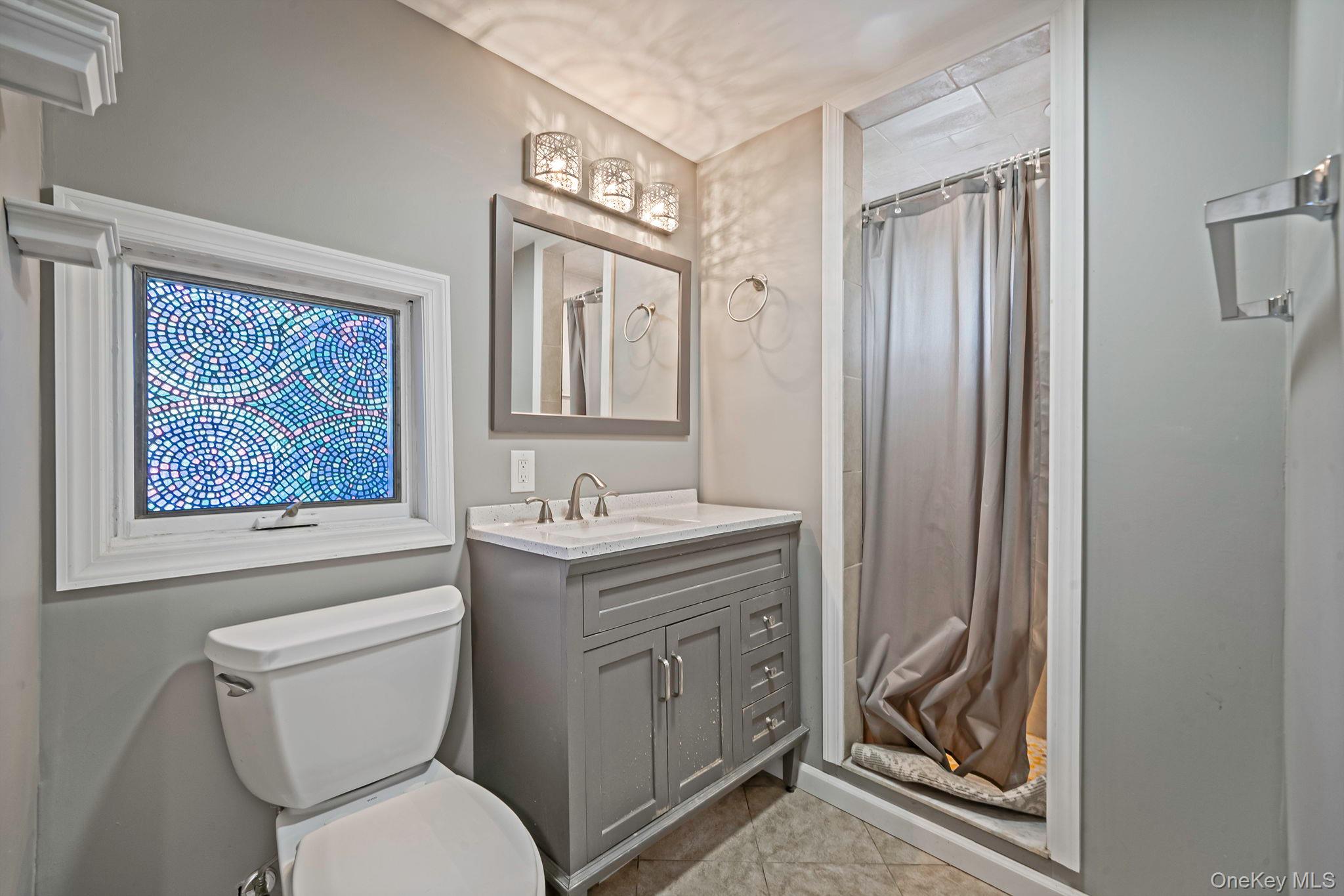 10 Roy Avenue, West Islip, NY 11795