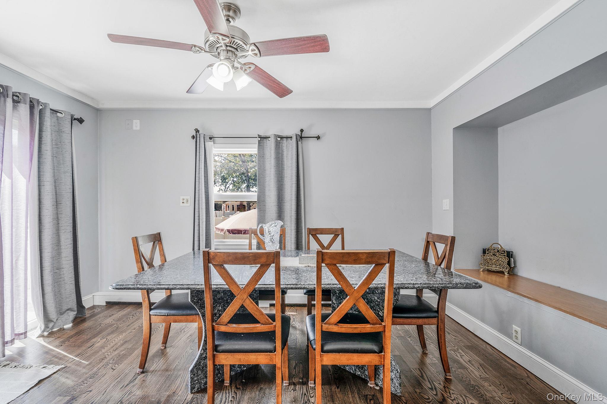 10 Roy Avenue, West Islip, NY 11795