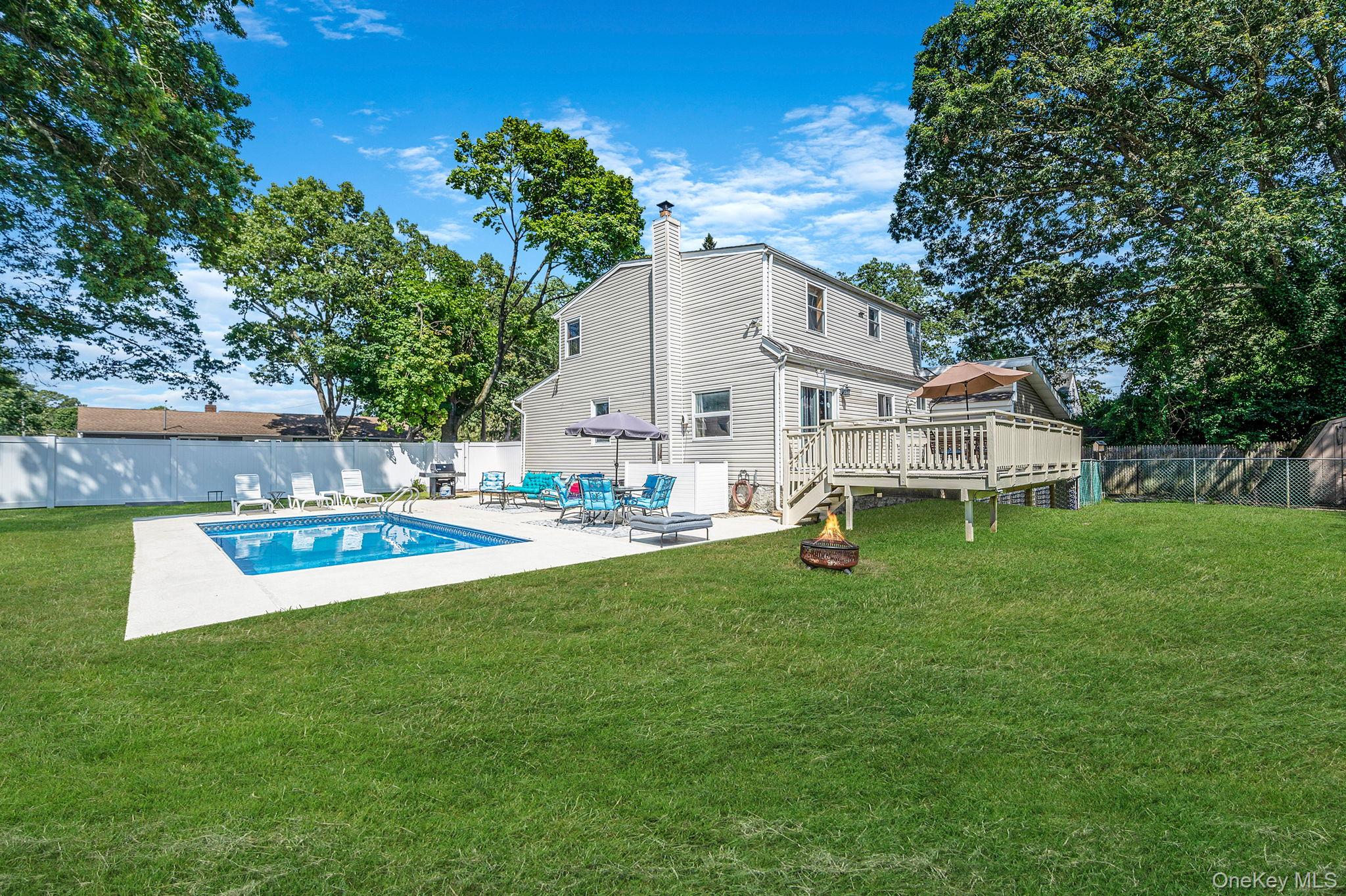 10 Roy Avenue, West Islip, NY 11795