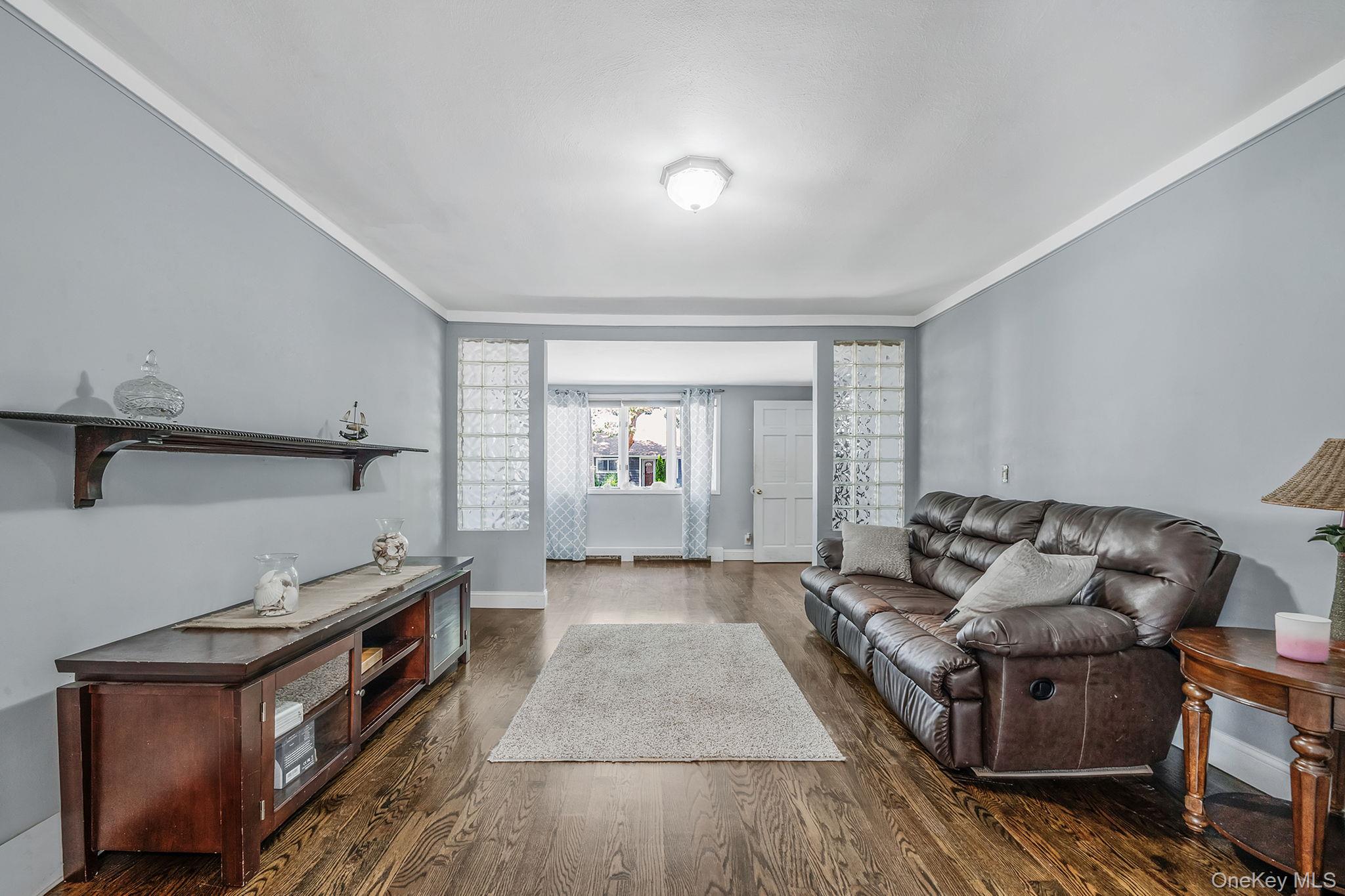 10 Roy Avenue, West Islip, NY 11795