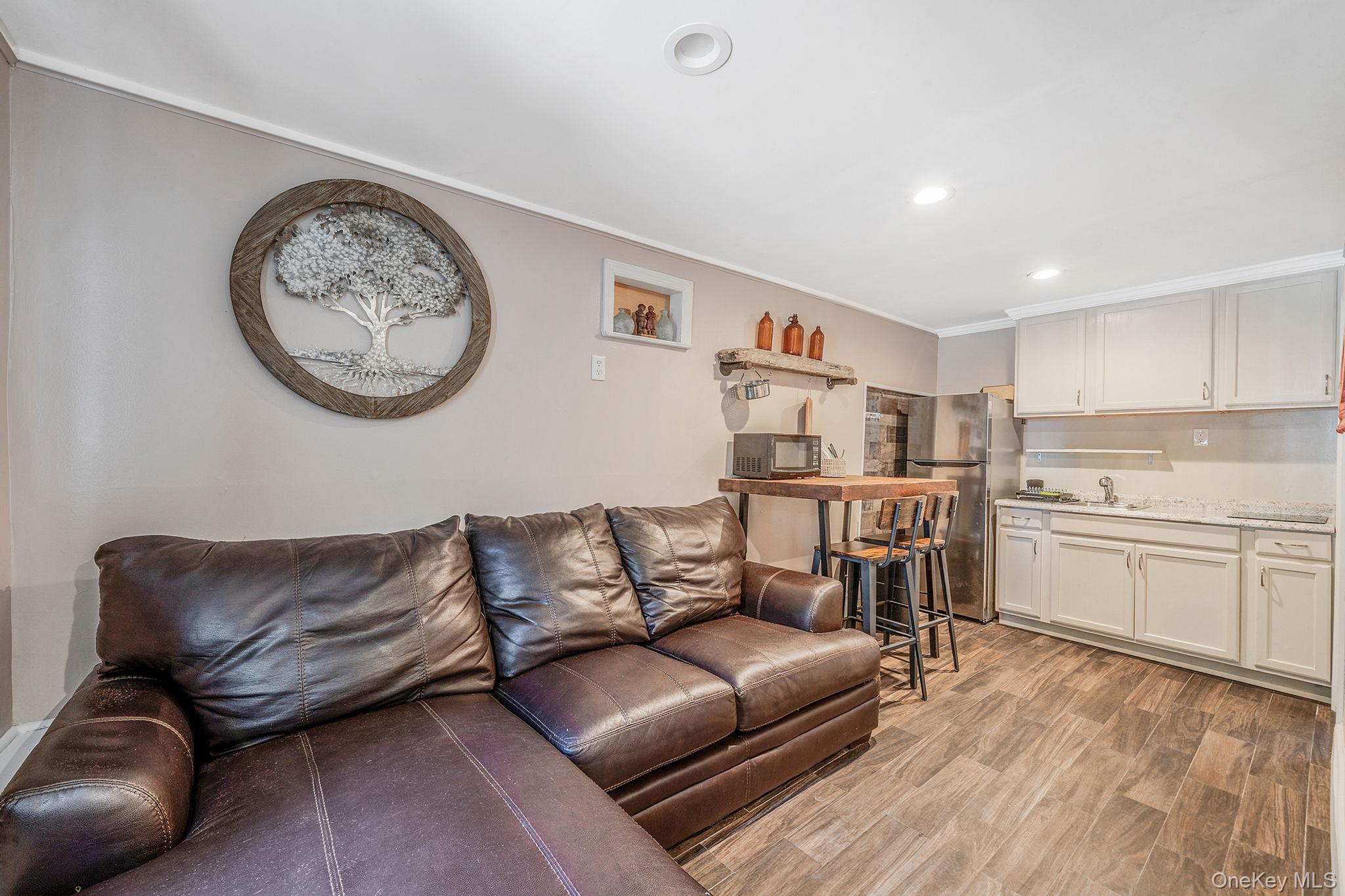 10 Roy Avenue, West Islip, NY 11795