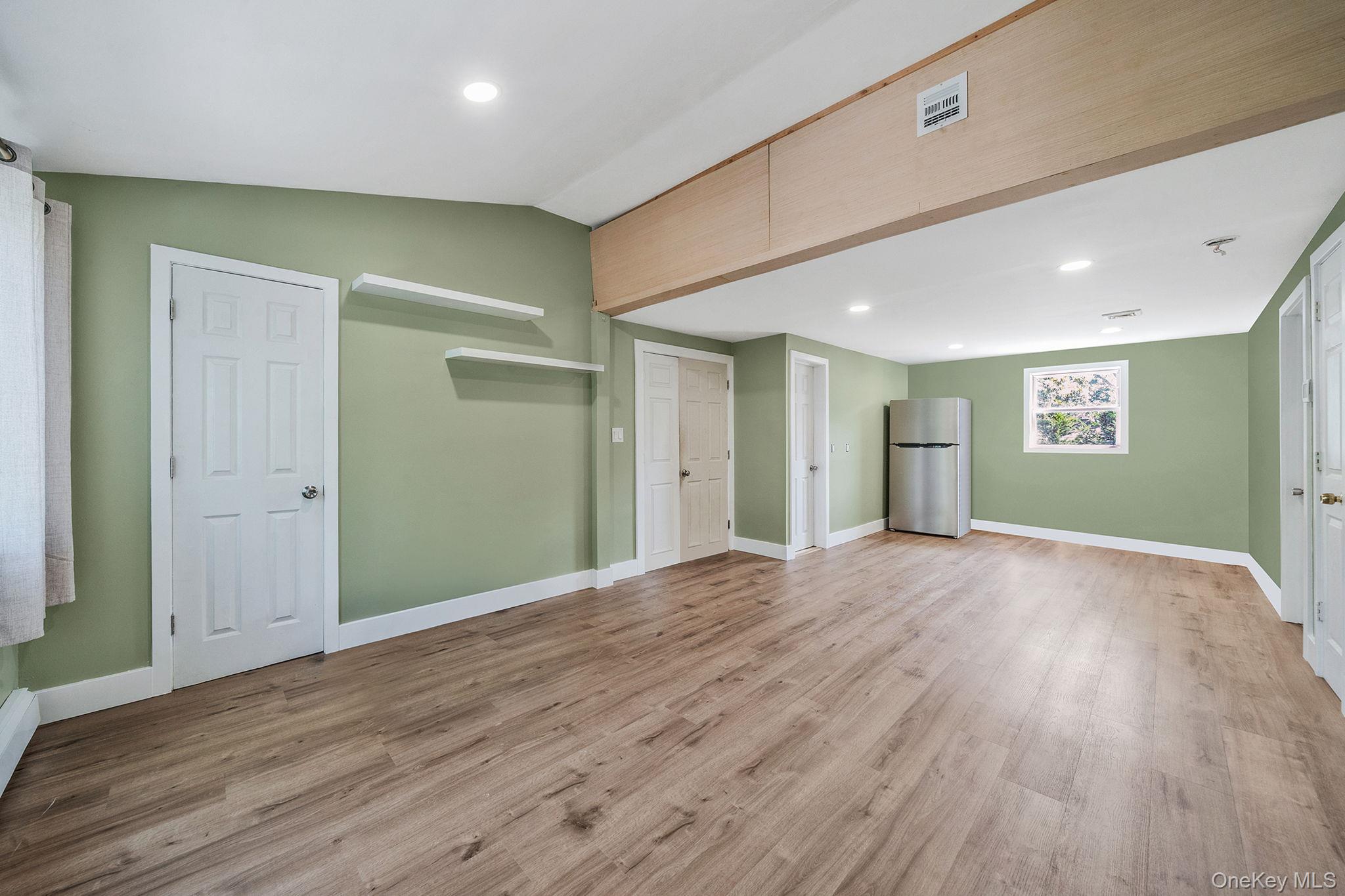 10 Roy Avenue, West Islip, NY 11795