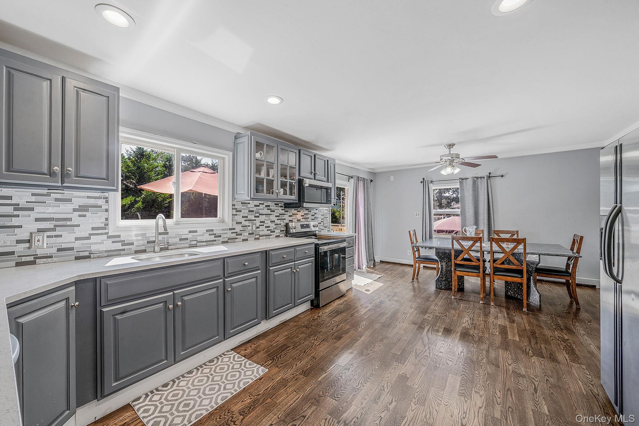 10 Roy Avenue, West Islip, NY 11795