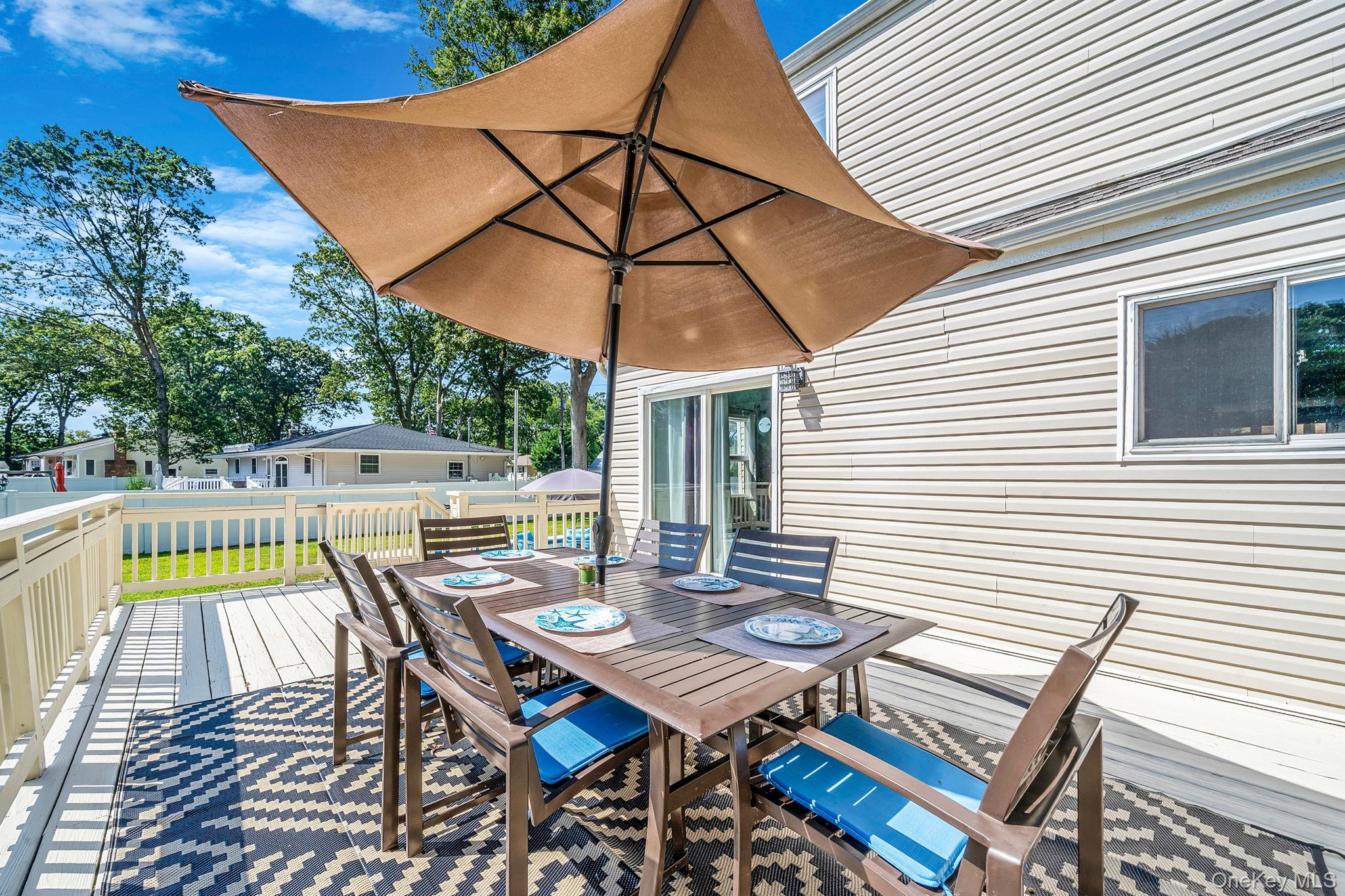 10 Roy Avenue, West Islip, NY 11795