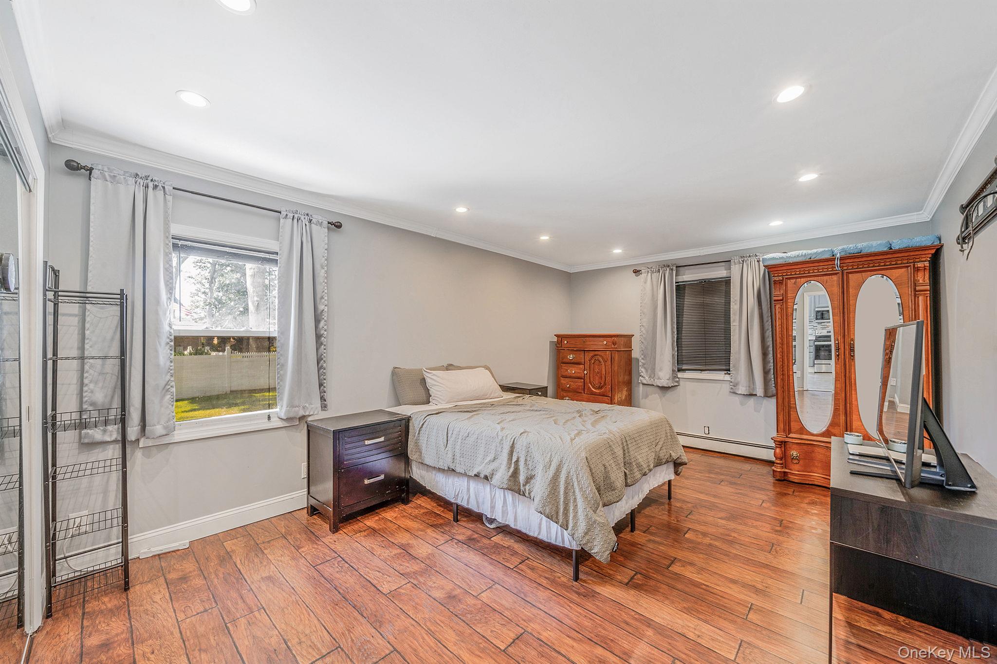 10 Roy Avenue, West Islip, NY 11795