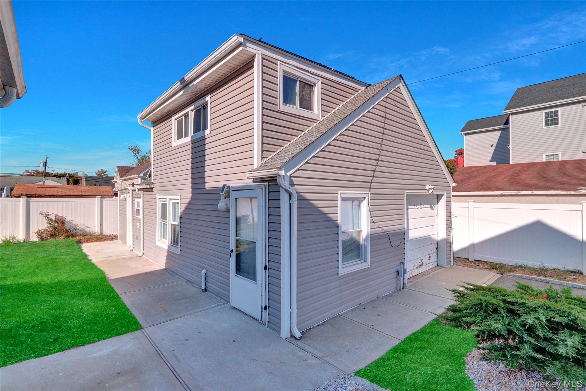 70 Orchard Street # Back cottage, Lindenhurst, NY 11757