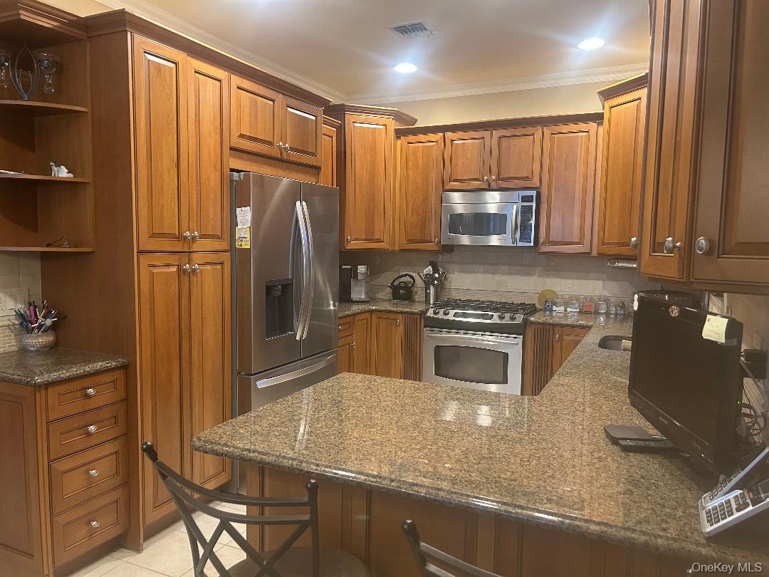 423 Florencia Place, Melville, NY 11747