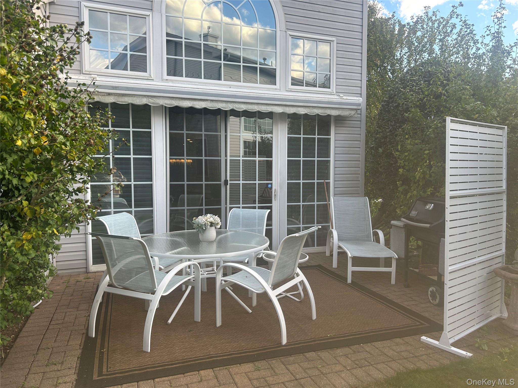 423 Florencia Place, Melville, NY 11747