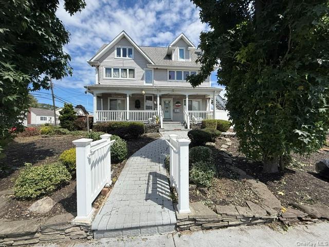 60 Vandewater Street, Farmingdale, NY 11735