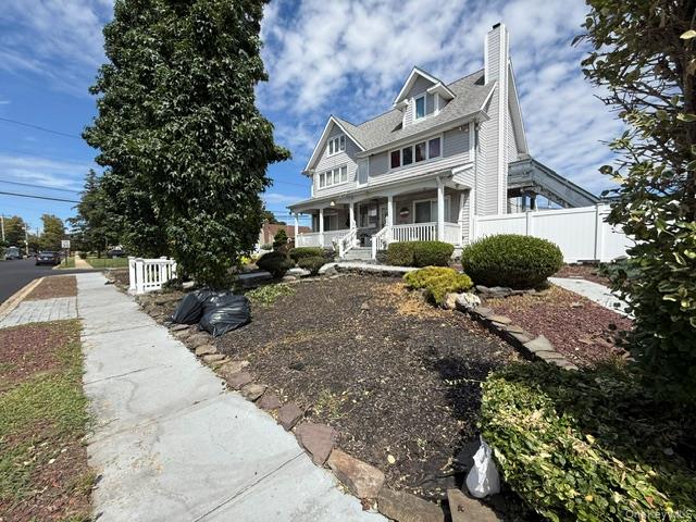 60 Vandewater Street, Farmingdale, NY 11735