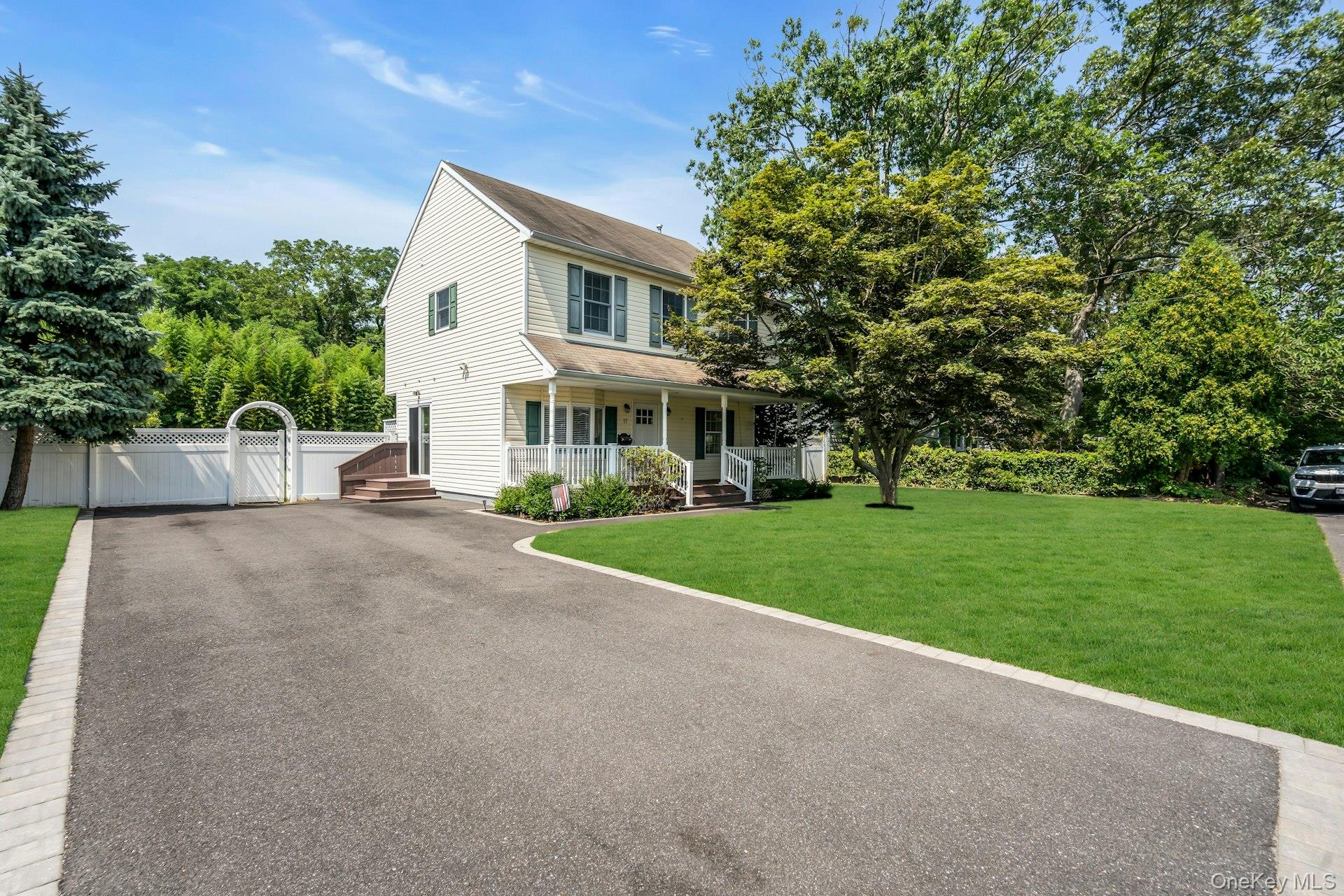 11 Willyn Road, Blue Point, NY 11715
