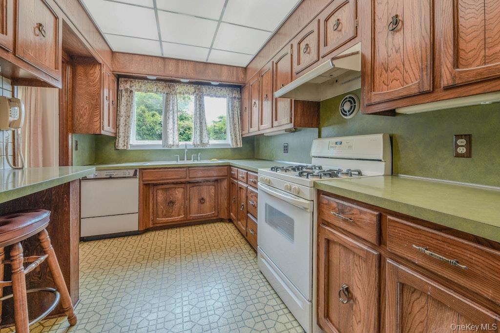 30 Center Drive, Riverhead, NY 11901