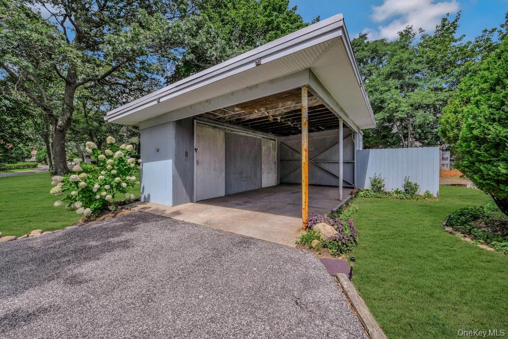 30 Center Drive, Riverhead, NY 11901