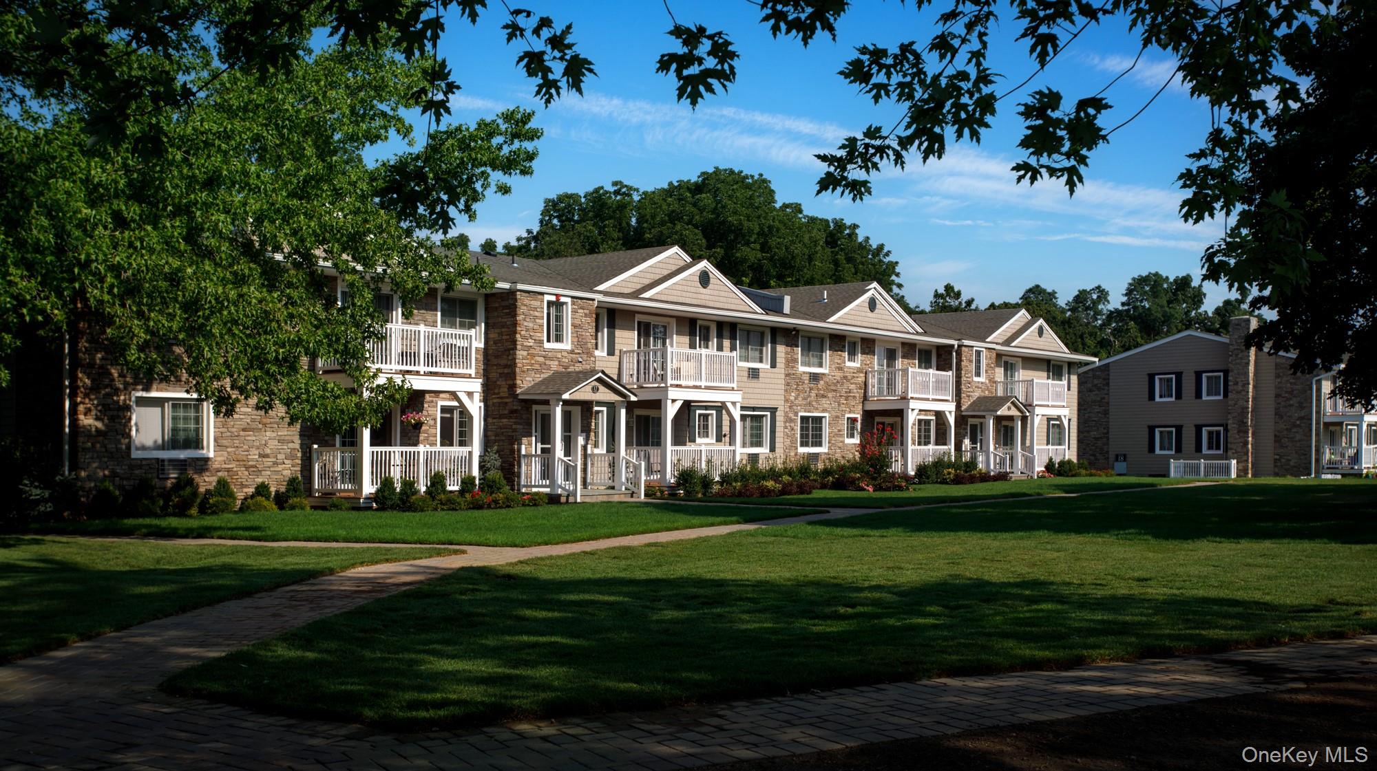 9 Williams Boulevard # 1-1E, Lake Grove, NY 11755