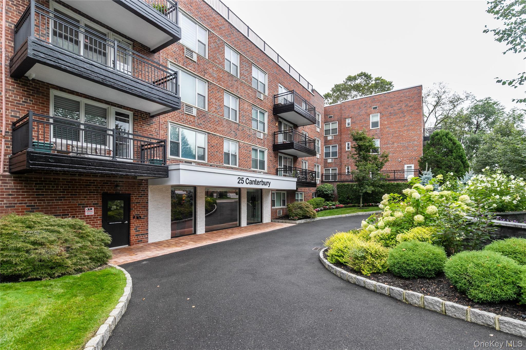 25 Canterbury Road # 2F, Great Neck, NY 11021