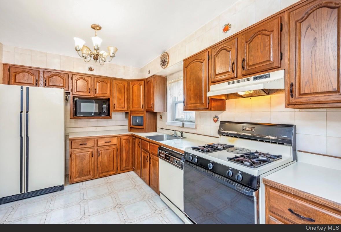 6983 Juniper Boulevard S, Middle Village, NY 11379