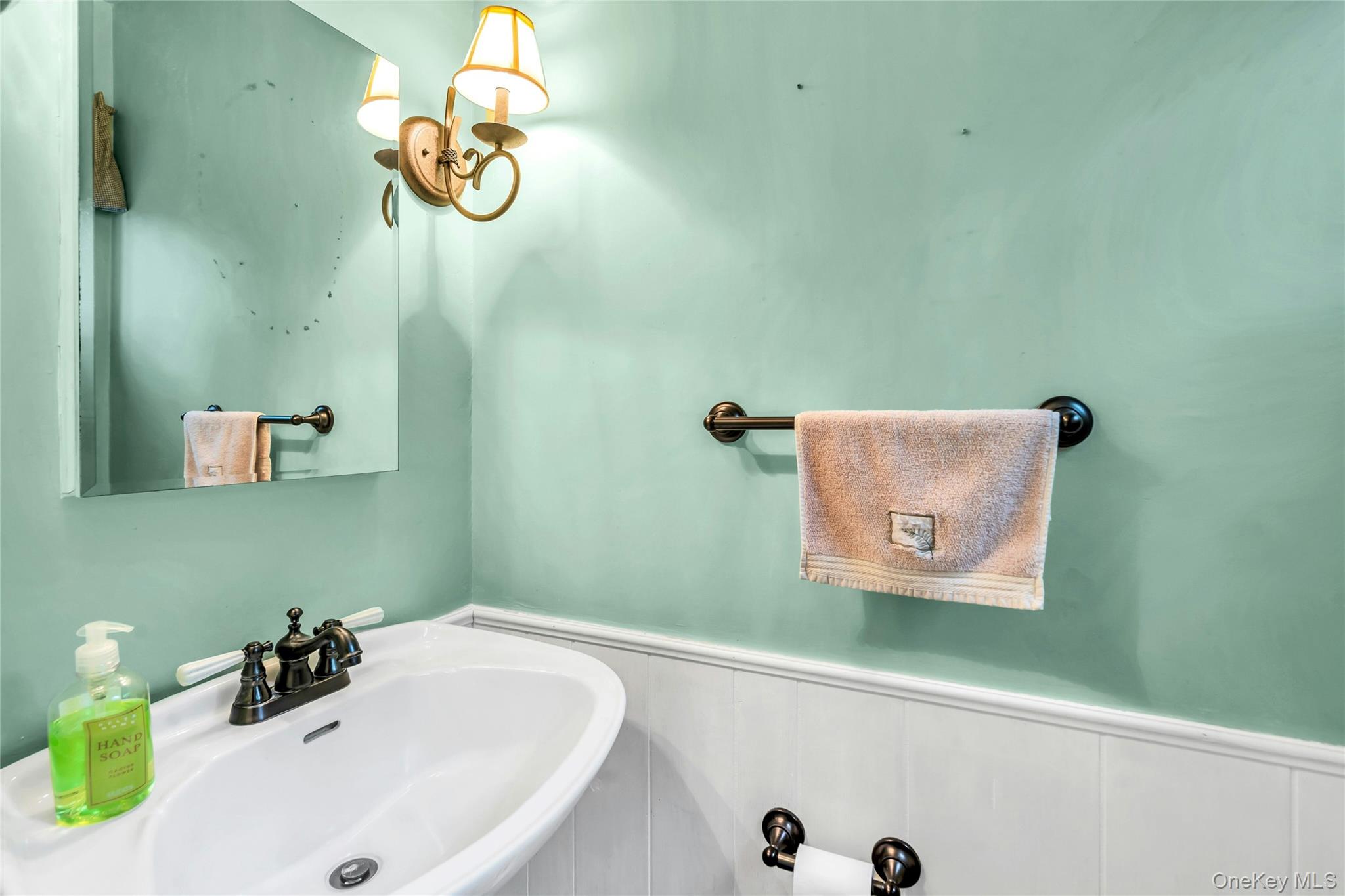 58 Rhoda Avenue, Smithtown, NY 11787