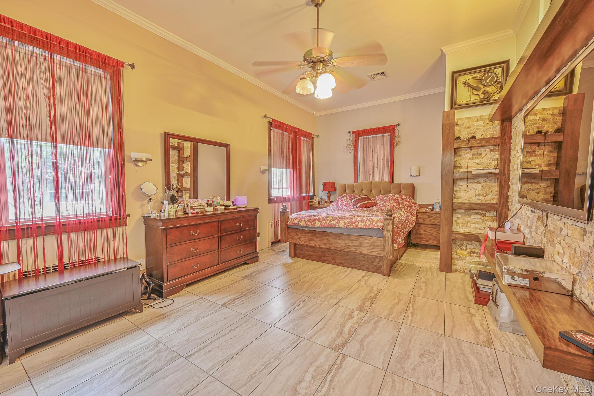 129 Guenther Avenue, Valley Stream, NY 11580