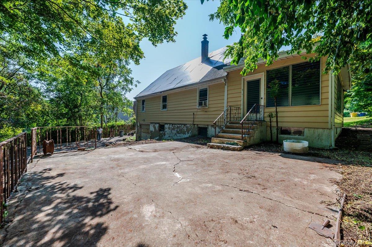 10 Hampton Terrace, White Plains, NY 10607