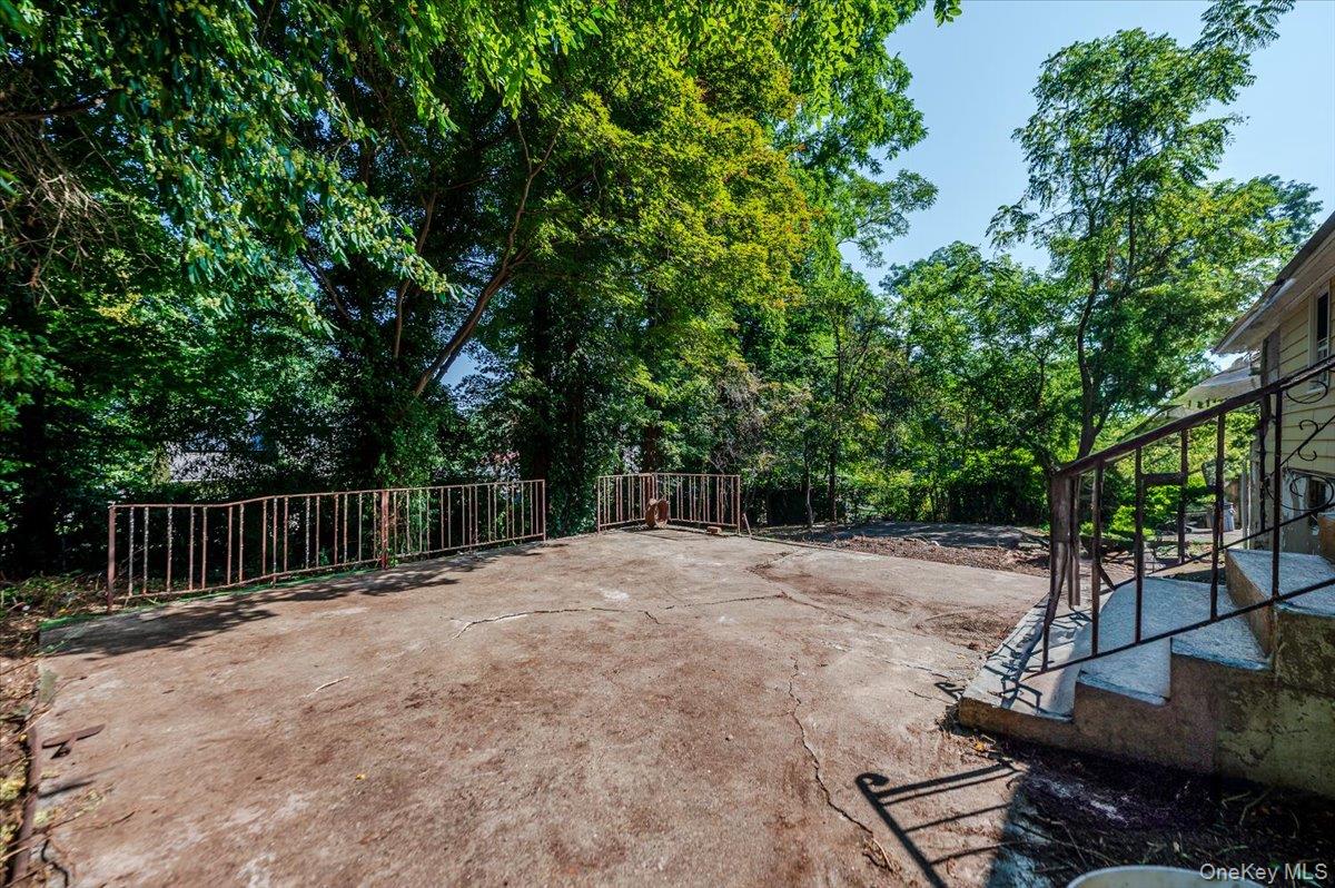 10 Hampton Terrace, White Plains, NY 10607