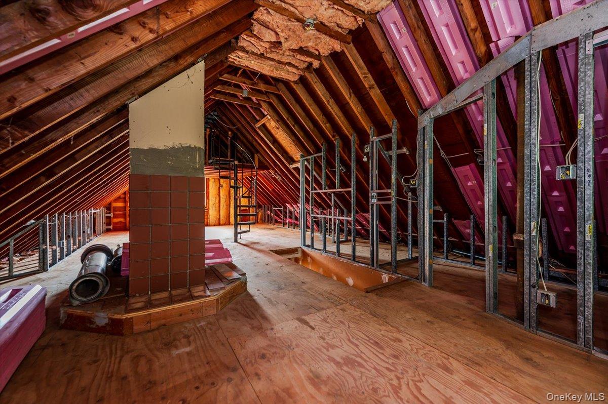 10 Hampton Terrace, White Plains, NY 10607