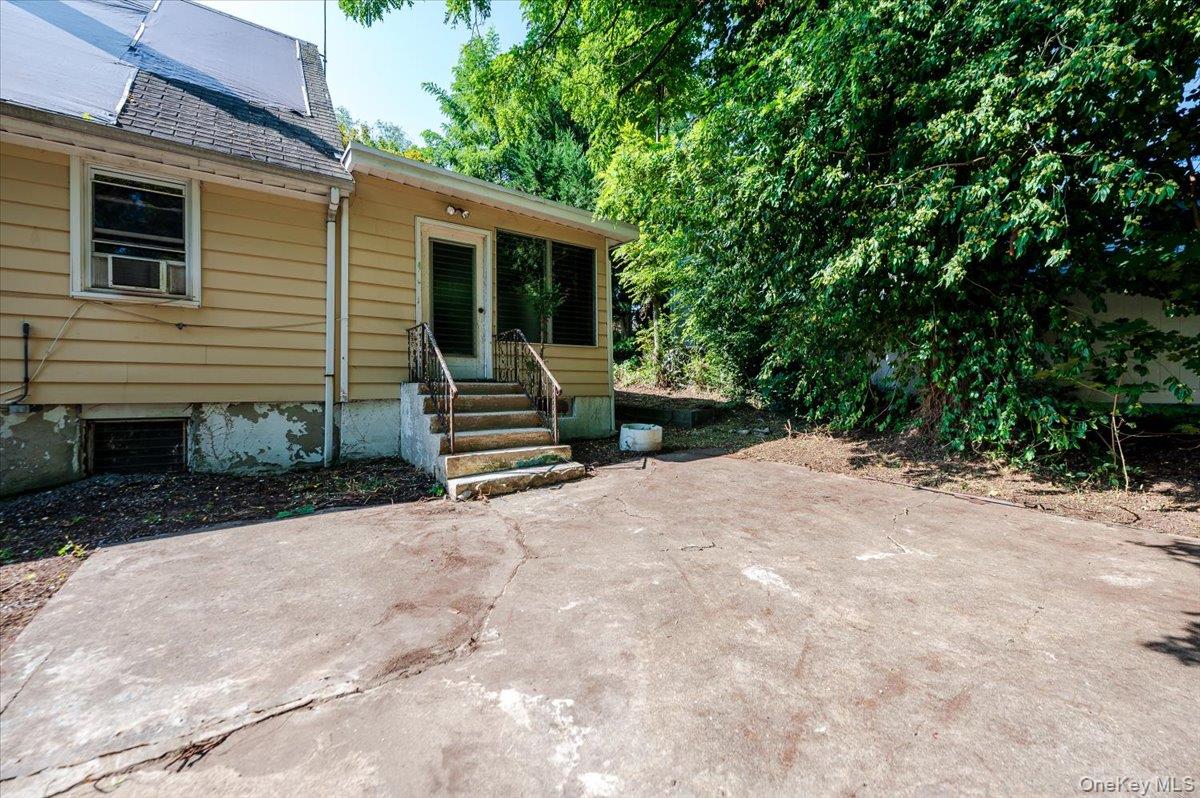 10 Hampton Terrace, White Plains, NY 10607