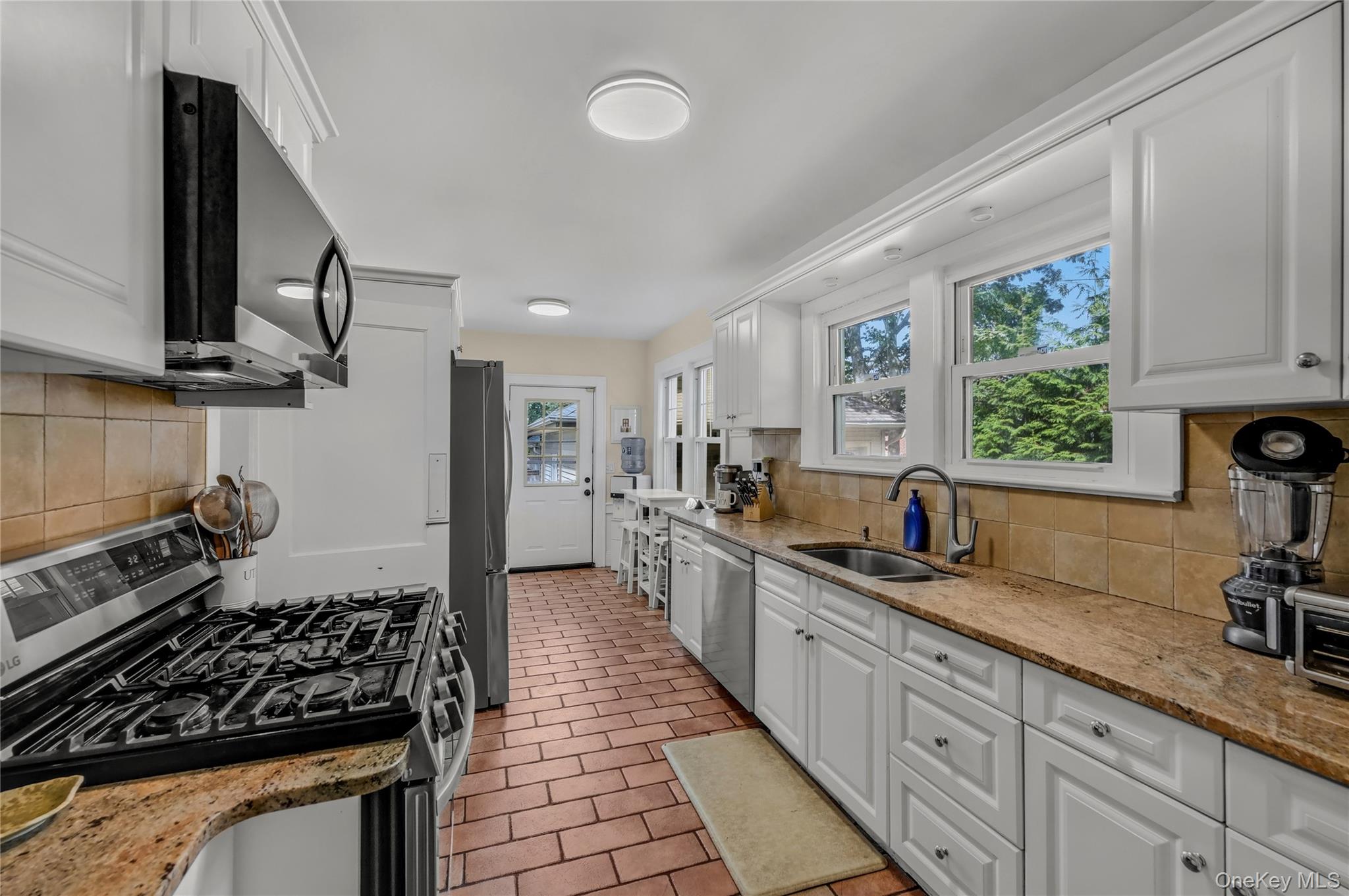 99 Rider Avenue, Malverne, NY 11565